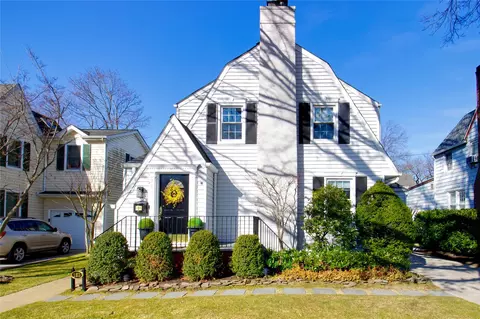 183 Bromleigh Rd, Garden City, NY 11530