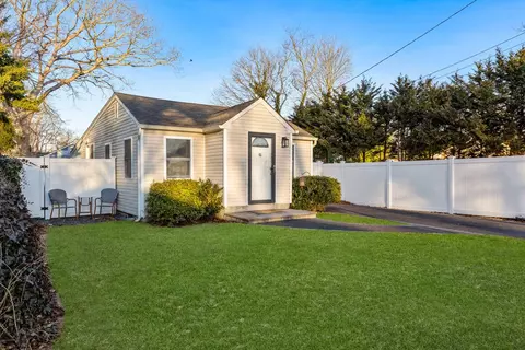 46 Rowland St, Patchogue, NY 11772