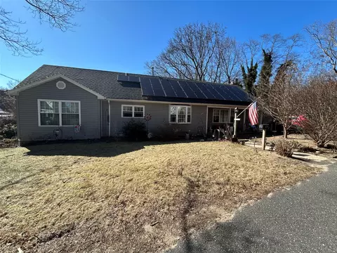 56 W 6th St, Ronkonkoma, NY 11779