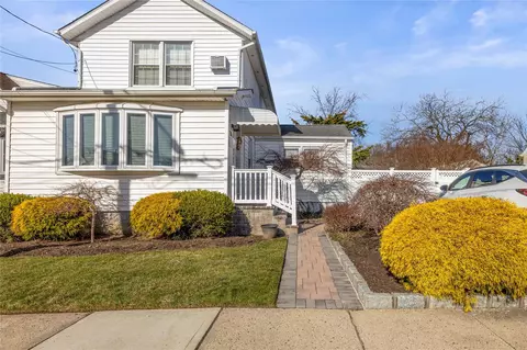 724 Thrush Ave, West Hempstead, NY 11552