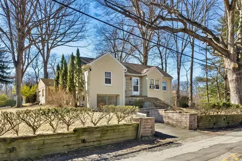 49 Old Schoolhouse Rd, Clarkstown, NY 10956