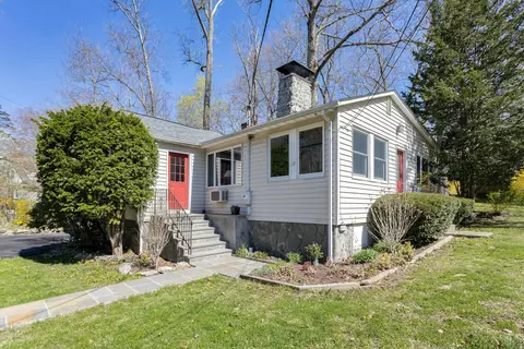 32 Dunderberg Rd, Putnam Valley, NY 10579