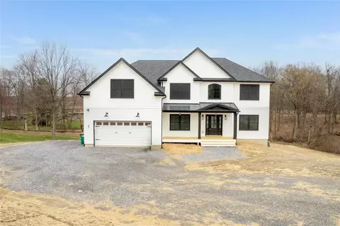 36 Reserve Way, La Grange, NY 12540