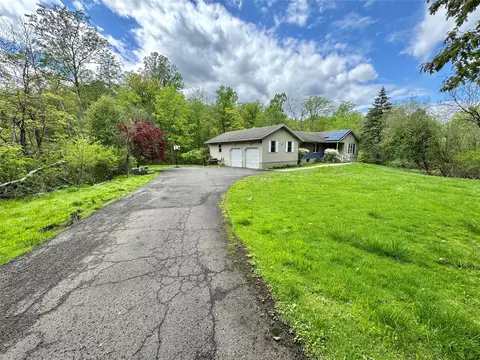 369 Buena Vista Rd, Clarkstown, NY 10956