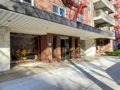142-05 Roosevelt Ave #214, New York, NY 11354