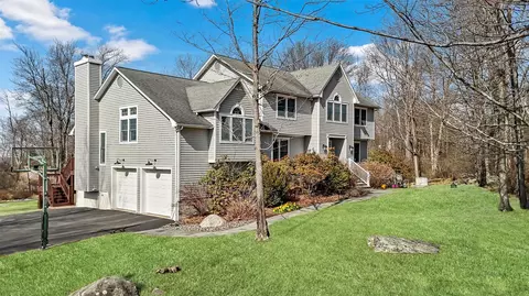 297 Dingle Ridge Rd, Southeast, NY 10509