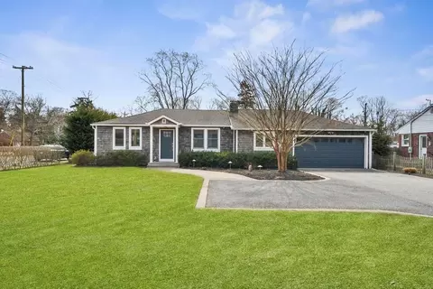 880 S Country Rd, Brookhaven, NY 11772