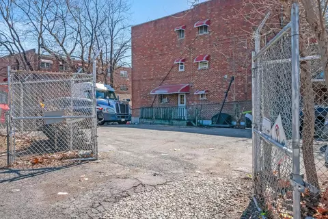 1910 Randall Ave, New York, NY 10473
