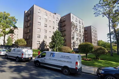 87-40 Francis Lewis Blvd #B42, New York, NY 11427