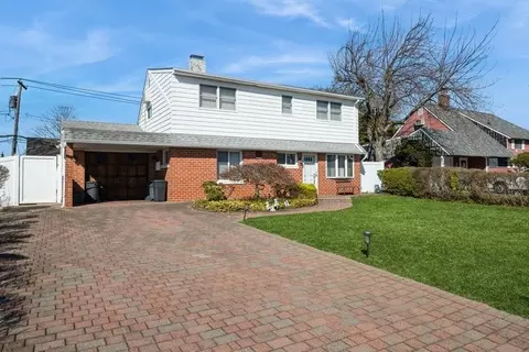 42 Martin Ln, North Hempstead, NY 11590