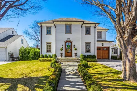 202 Euston Rd, Garden City, NY 11530