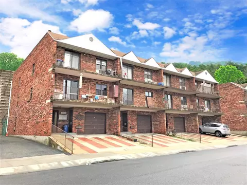 68-19 242nd St #36A, New York, NY 11362
