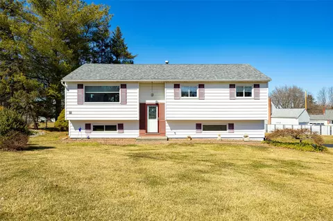 26 Ricky Ln, Poughkeepsie, NY 12601