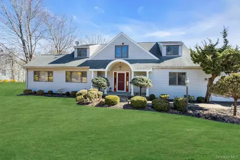 1380 Jackson Lndg, Mattituck, NY 11952