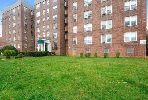 143-25 84th Dr #4F, Briarwood, NY 11435