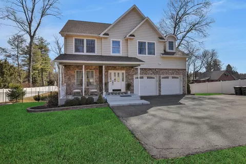 26 Germonds Rd, Clarkstown, NY 10956