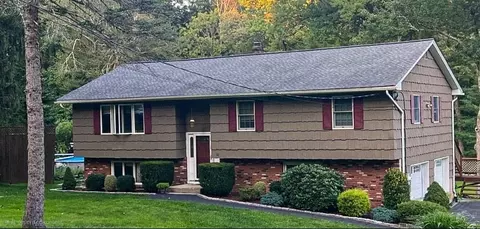 10 Anita Rd, Yorktown Heights, NY 10598