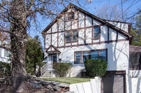 376 Aka 372 Bronxville Rd, Yonkers, NY 10708
