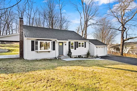 11 N Hudson St, Chester, NY 10918