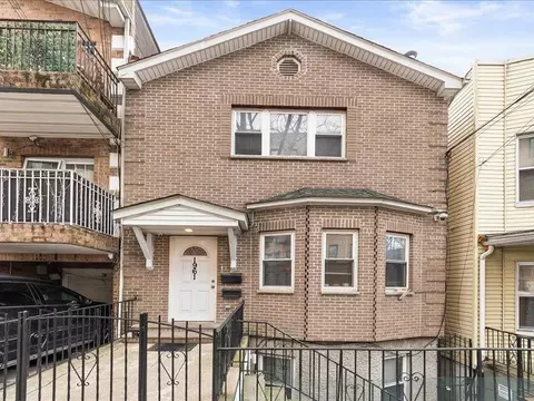 1961 Wallace Ave, New York, NY 10462