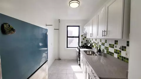62-64 Saunders St #4F, New York, NY 11374
