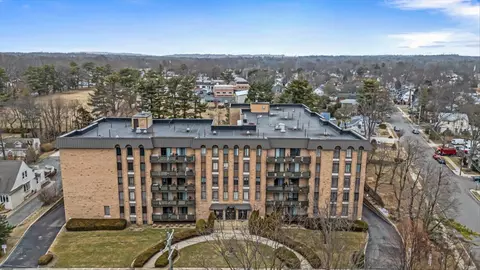 175 Maple Ave #1E, North Hempstead, NY 11590