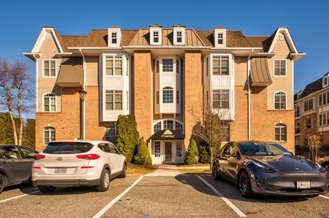 404 Pacing Way #6102, North Hempstead, NY 11590