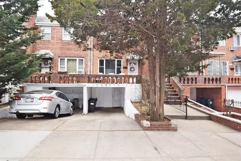 25-40 88 St, New York, NY 11369