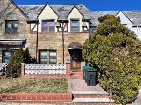 147-27 72nd Dr, Flushing, NY 11367