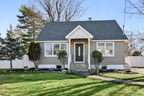 60 Alexander Ave, Farmingdale, NY 11735