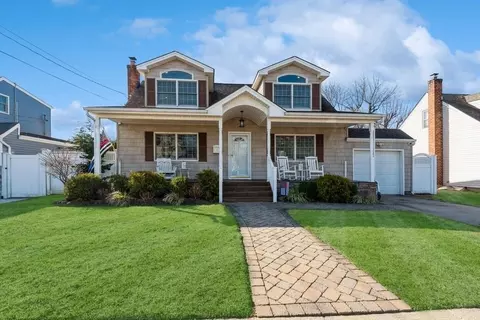 254 N Elm St, Massapequa, NY 11758