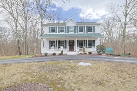 17 Cable Way, Wallkill, NY 12589