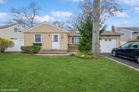 1492 Poulson St, Wantagh, NY 11793