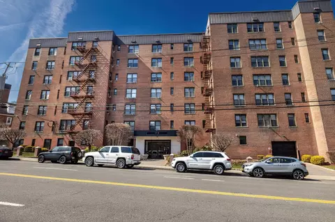 77 Bronx River Rd #4A, Yonkers, NY 10704