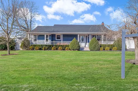 454 Columbus Ave, Brookhaven, NY 11772