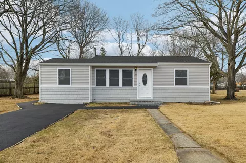 29 20th Ave, Bay Shore, NY 11706