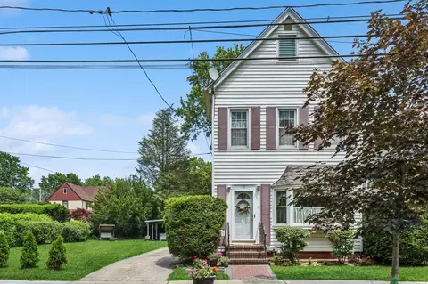73 Spruce Ave, Floral Park, NY 11001