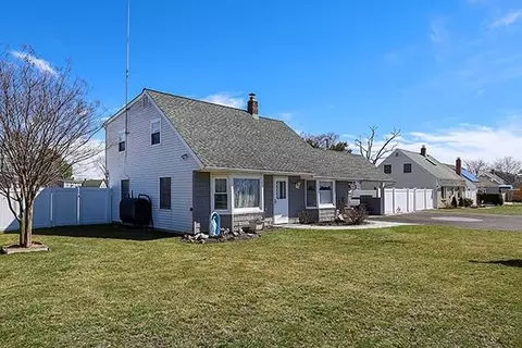 109 Loring Rd, Levittown, NY 11756