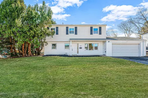 28 Beverly Rd, South Farmingdale, NY 11735