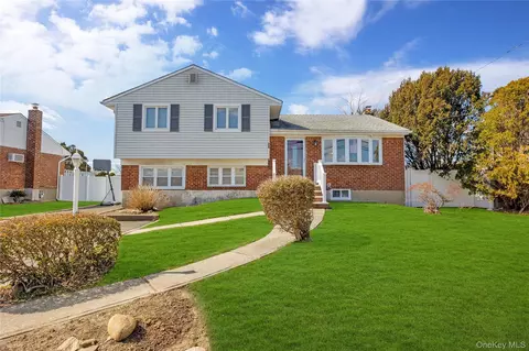 24 Monroe Ave, Hicksville, NY 11801