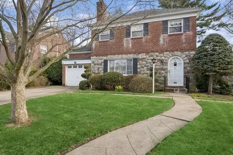 60 Huntington Rd, Garden City, NY 11530
