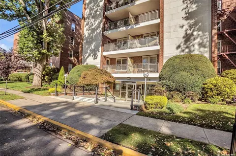 110 Brooklyn Ave #1H, Freeport, NY 11520
