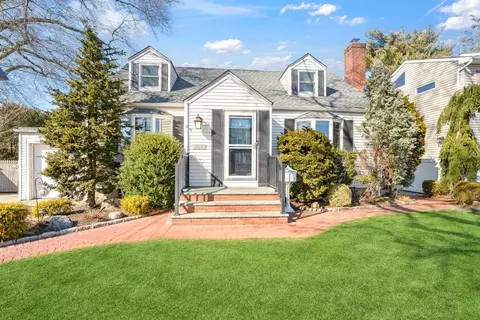 1855 Stone Ave, East Meadow, NY 11554