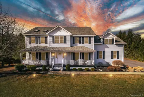 423 Jackson Ave, New Windsor, NY 12553