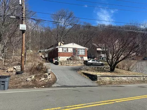 138 Mountain Ave, Highlands, NY 10928