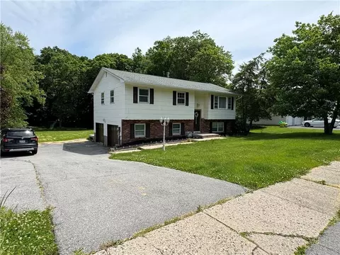 65 Peter Bush Dr, Monroe, NY 10950