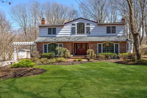 12 Acre View Dr, Northport, NY 11768