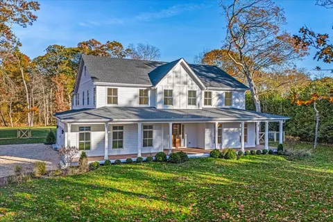 34 Jagger Ln, Westhampton, NY 11977