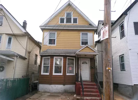 10230 134th St, South Richmond Hill, NY 11419