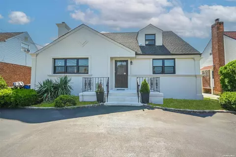 12 Radstock Ave, Valley Stream, NY 11580